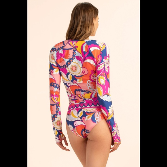 TRINA TURK | SEVILLA LONG SLEEVE SWIM TEE RASHGUARD - Picture 4 of 12